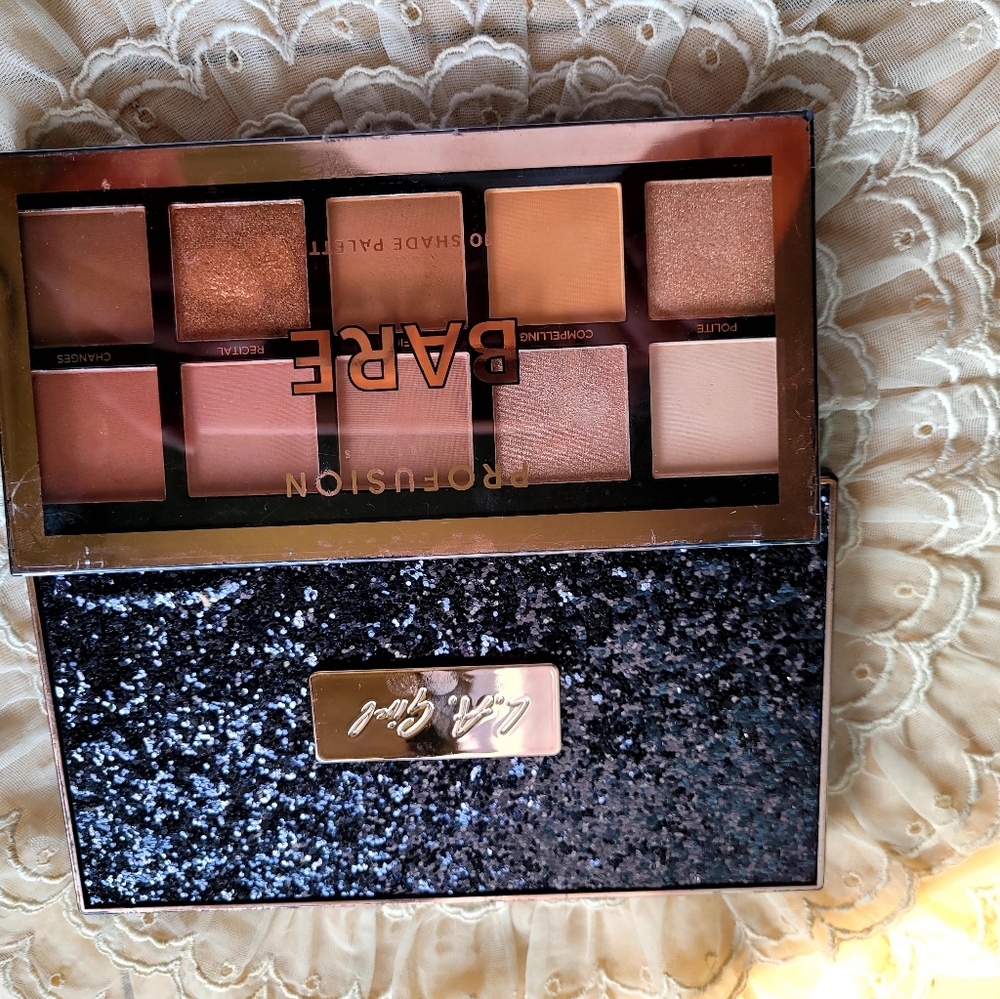 Eyeshadow palette bundle